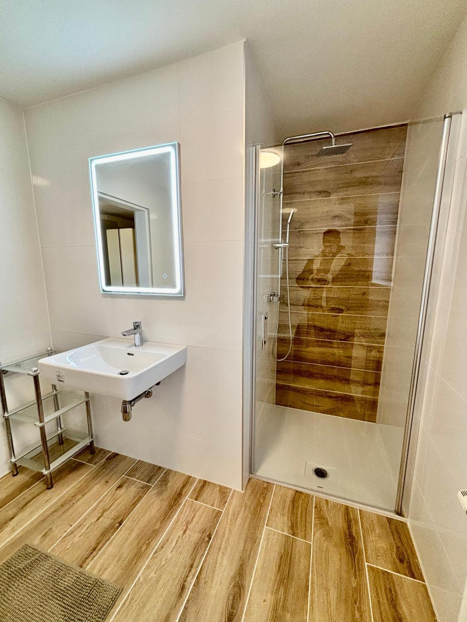 וינה Atemberaubendes Apartment + Pool מראה חיצוני תמונה